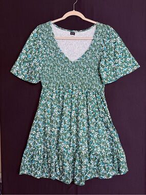 Ueal mini dress Green Micro Floral V-Neck Smocked top cottagecore prairie